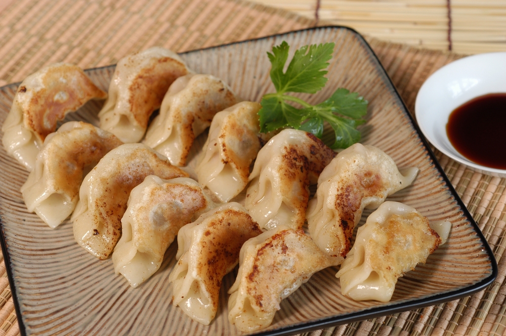 蒸的饺子和煮的饺子有什么区别 饺子煮多久才熟煮饺子的正确煮法