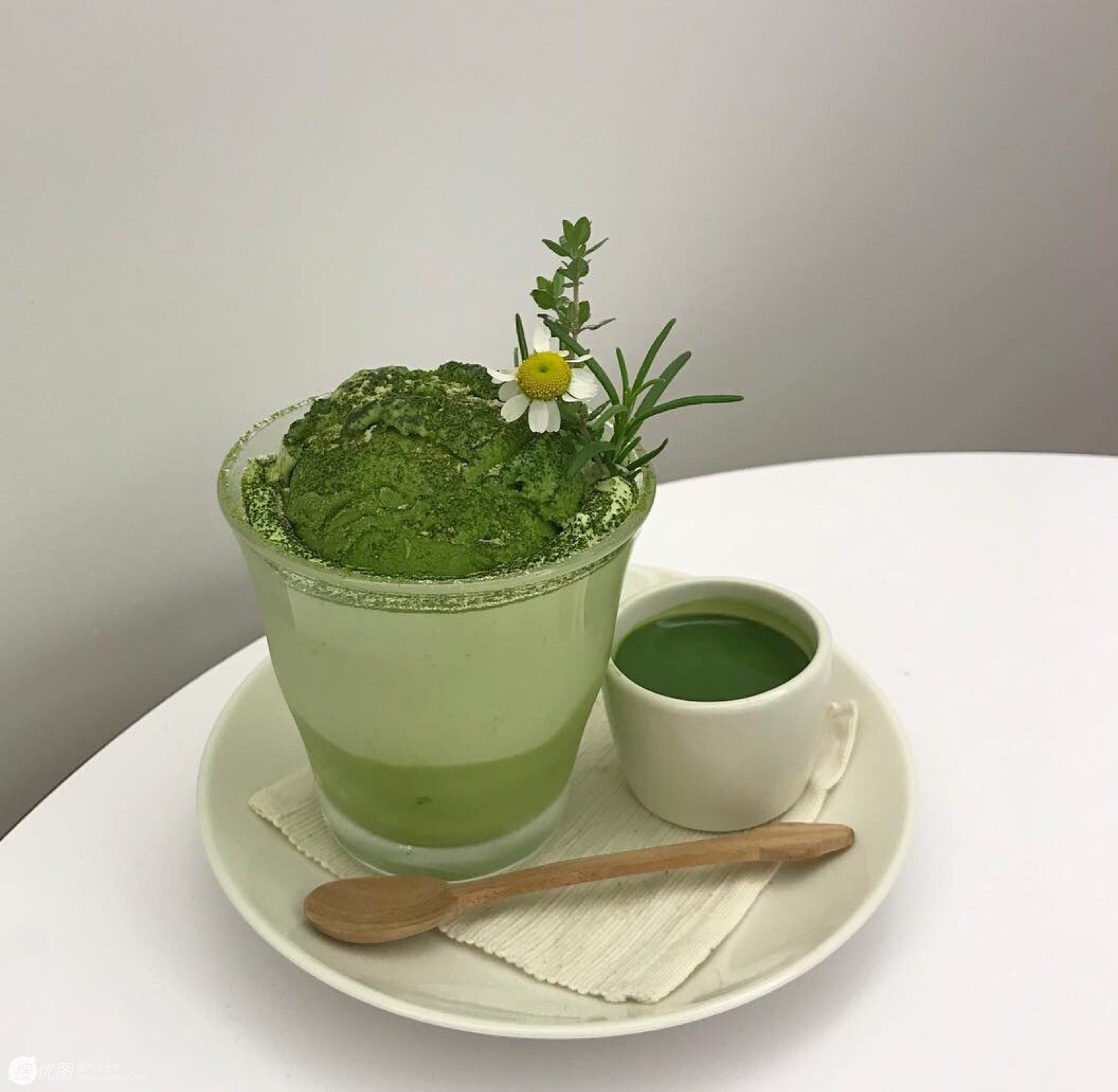 抹茶绿和什么颜色可以调成绿色 绿色紫色美食