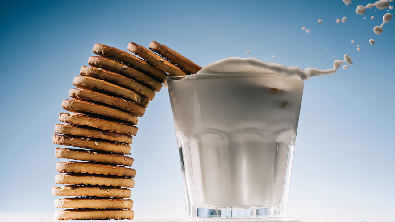 空腹喝牛奶有什么危害?牛奶和哪些食物搭配比较好?