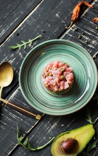精美盘子装美食 装在盘子里的美食图片