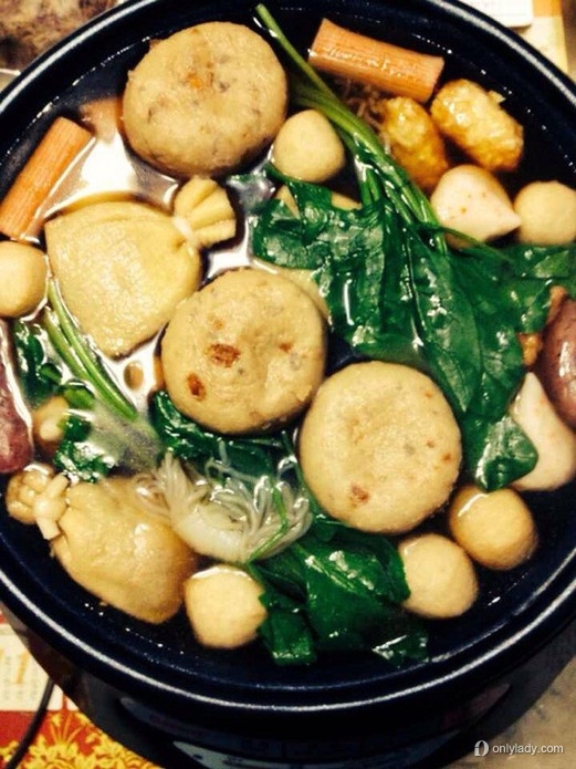 冬天吃热腾腾的关东煮 带汤的关东煮暖胃文案