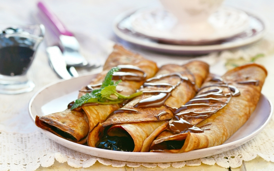 美味的草莓蛋糕高清桌面壁纸 可丽饼壁纸