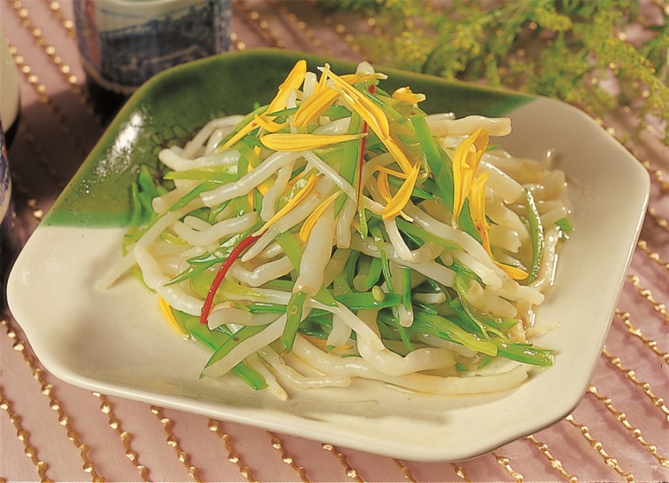 菜品装饰黄金柳芽 黄金脆菜怎么做