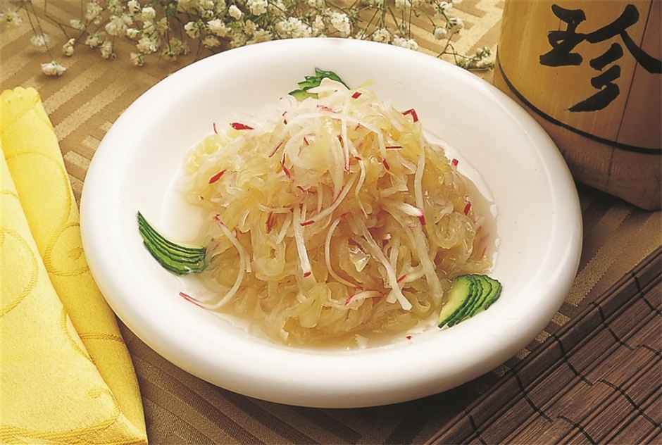 特色菜黄瓜拌海蜇 萝卜块拌海蜇