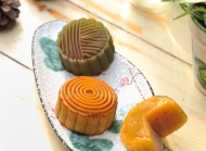 中秋节水果月饼拼盘图片 中秋节月饼3张图片