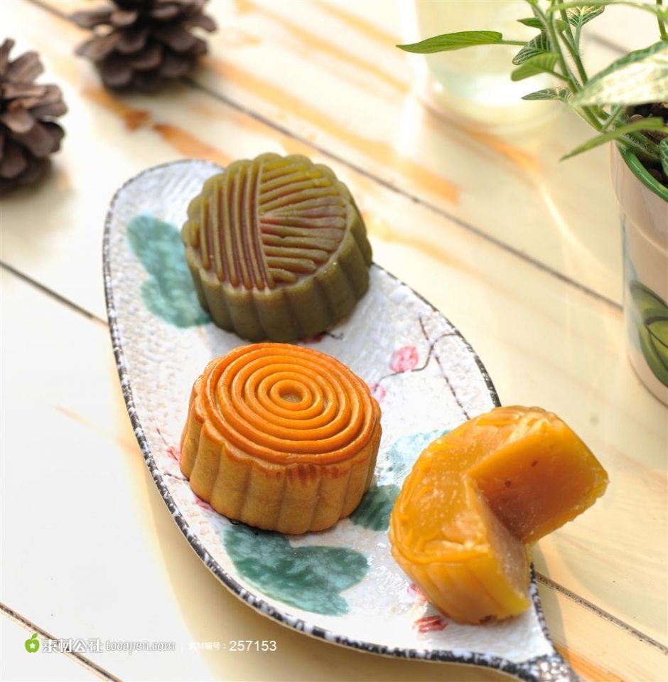 中秋节水果月饼拼盘图片 中秋节月饼3张图片