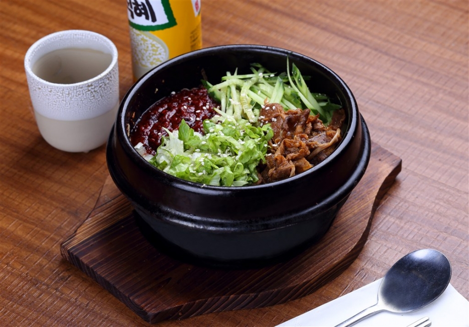 石锅拌饭搭配可乐 白色石锅拌饭图片