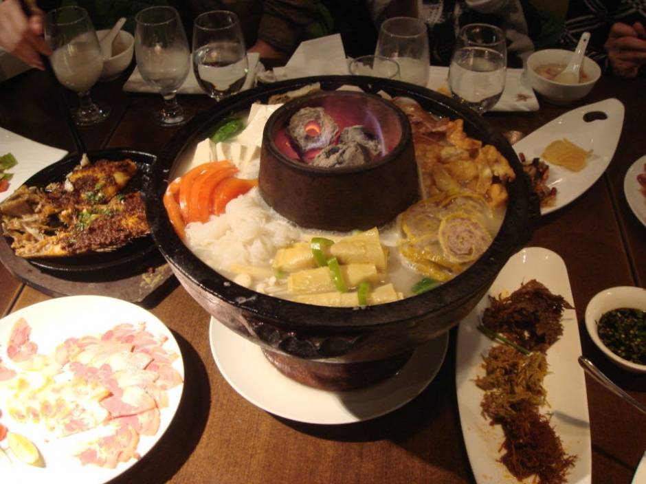 腾冲美食排名前十名 云南旅游美食腾冲